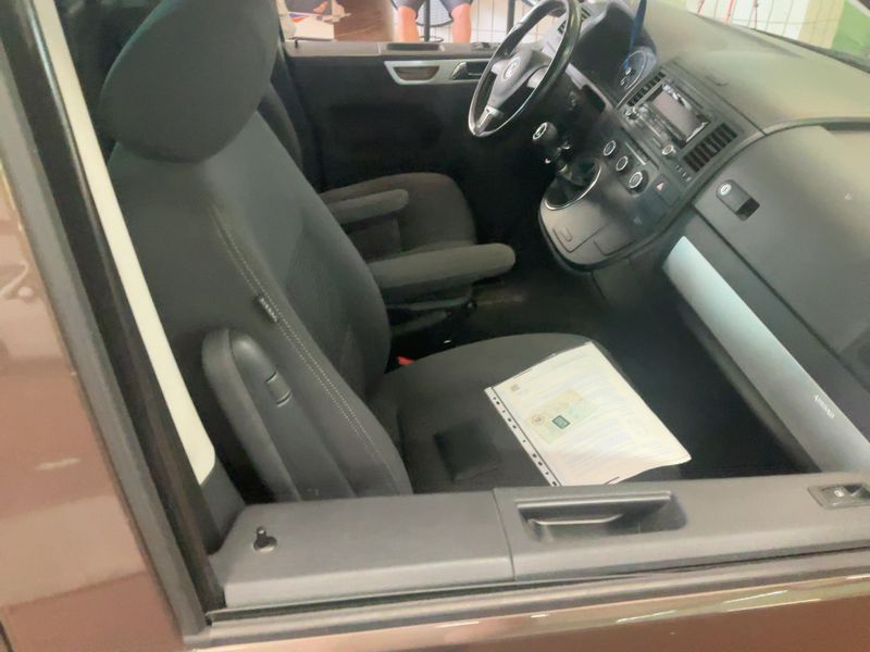 Volkswagen T5 Multivan 2.0 TDI Comfortline 4Motion — zdjęcie 11