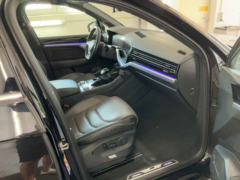 Volkswagen Touareg 3.0 V6 TDI R-Line 4Motion — zdjęcie 11