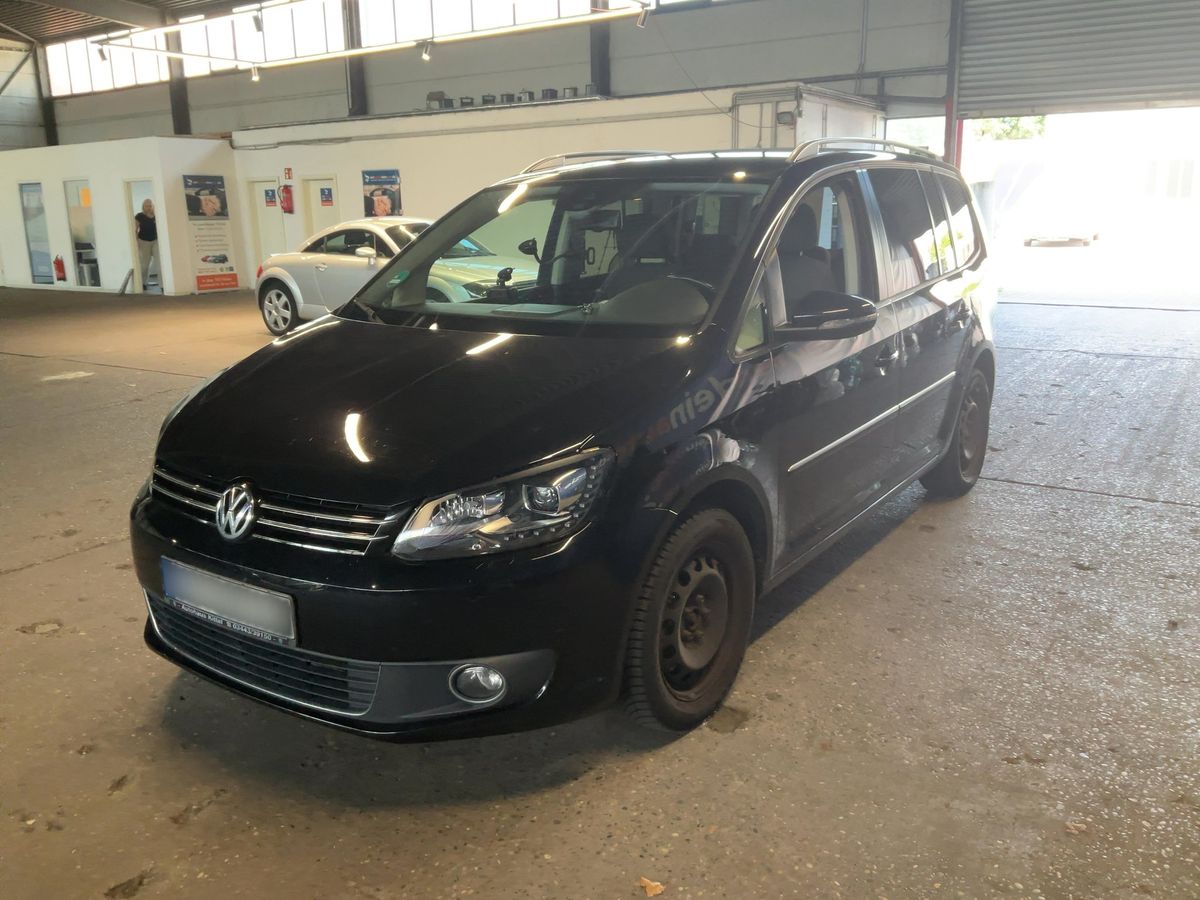 Volkswagen Touran 2015 — photo 1