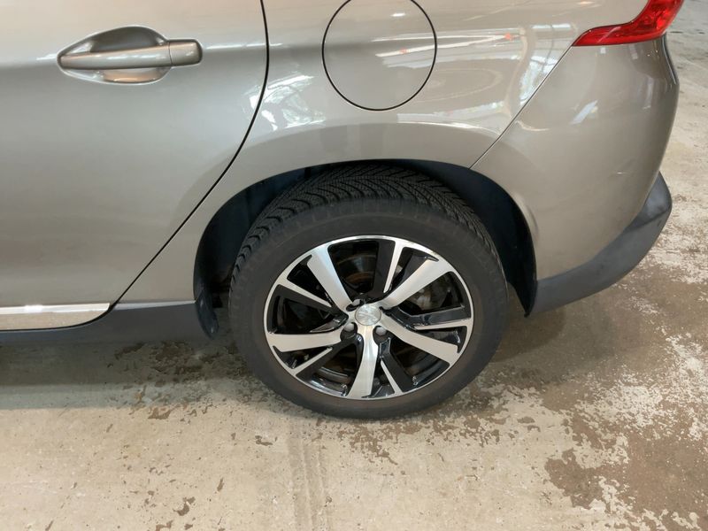 Peugeot 2008 1.2 PureTech Active 2016 – снимка 5