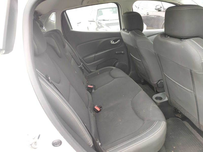 Renault Clio 0.9 Limited — zdjęcie 13
