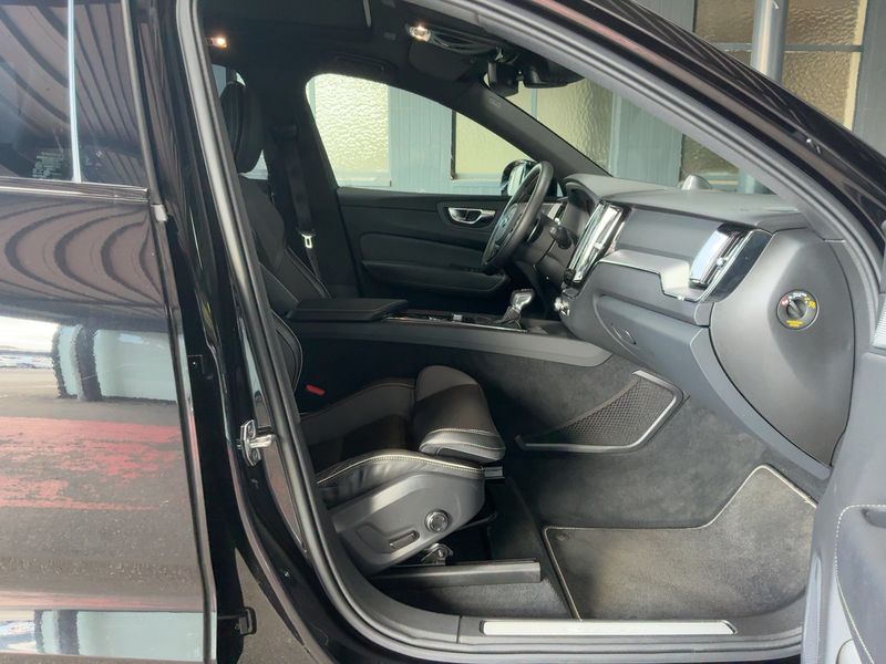 Volvo XC60 2.0 T6 R-Design AWD 2019 – снимка 17
