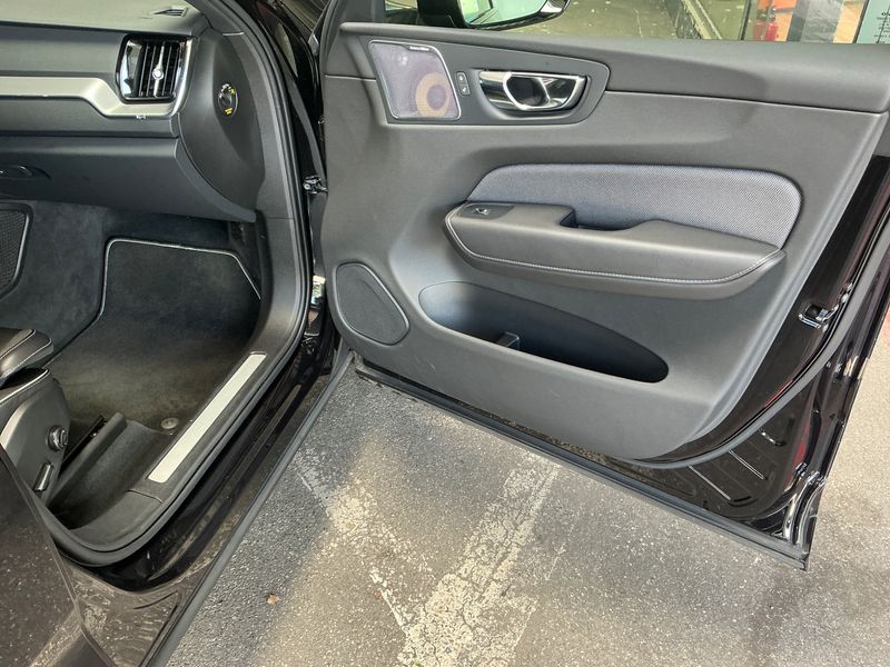 Volvo XC60 2.0 T6 R-Design AWD 2019 – снимка 26