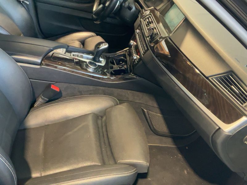 BMW 5er M550d xDrive — zdjęcie 11