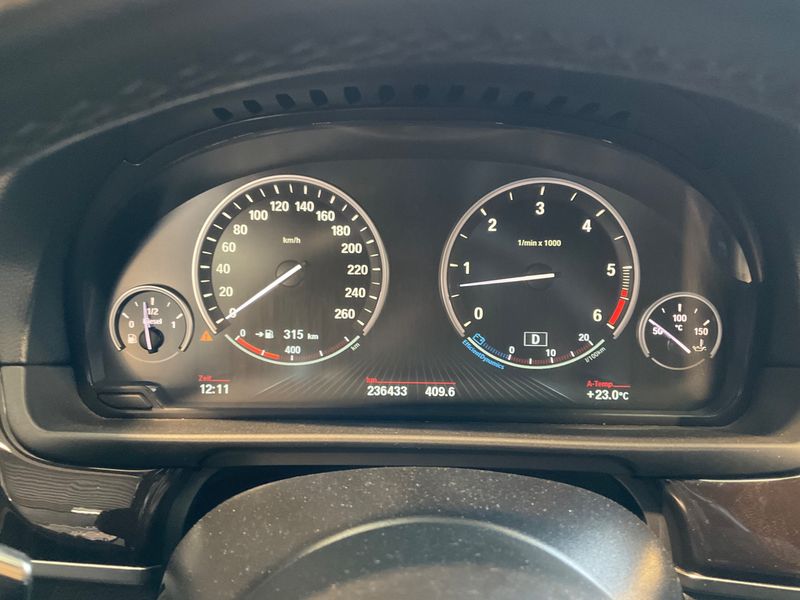 BMW 5er M550d xDrive — zdjęcie 13