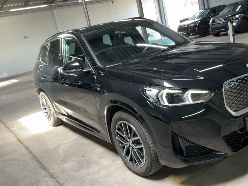 BMW iX1 xDrive 30 M Sport — zdjęcie 8