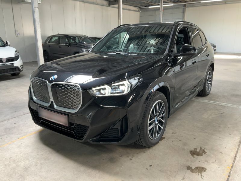 BMW iX1 xDrive 30 M Sport