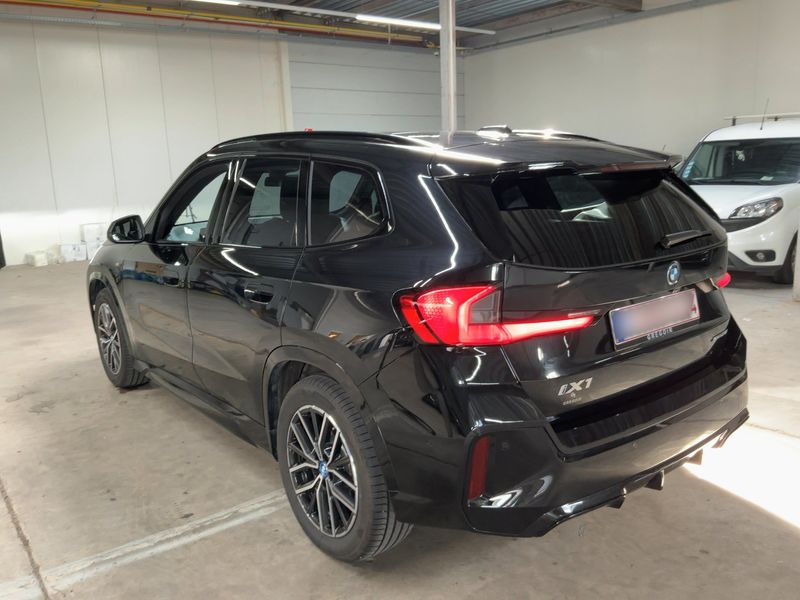 BMW iX1 xDrive 30 M Sport — zdjęcie 3