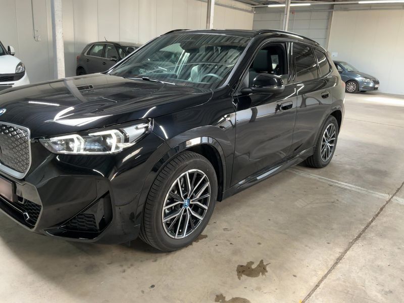 BMW iX1 xDrive 30 M Sport — zdjęcie 2