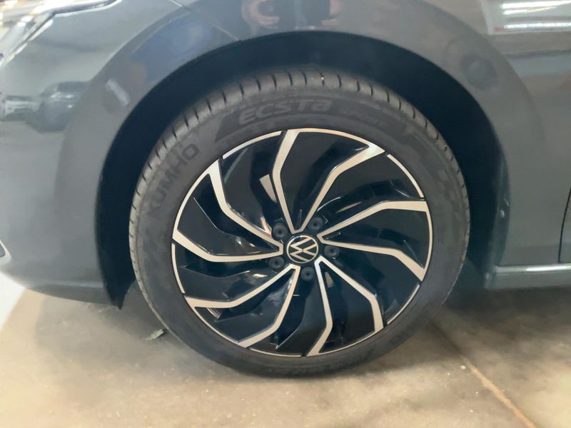 Volkswagen Golf VIII 1.5 eTSI ACT Life 1st 2020 – снимка 3