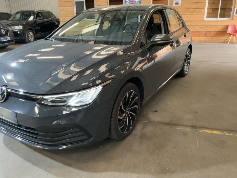 Volkswagen Golf VIII 1.5 eTSI ACT Life 1st 2020 – снимка 2
