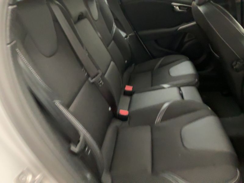 Volvo V40 2.0 D2 Momentum — zdjęcie 14