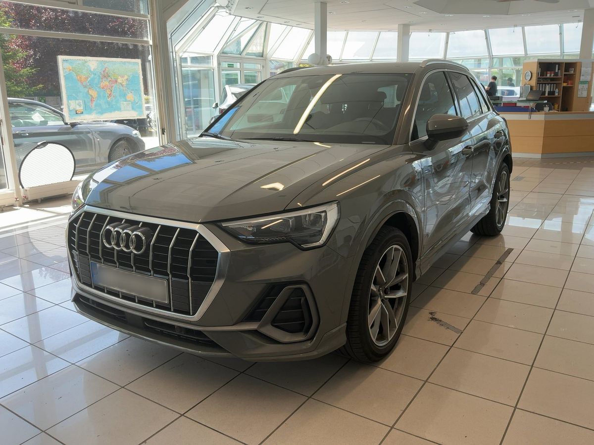 Audi Q3 2019 — photo 1