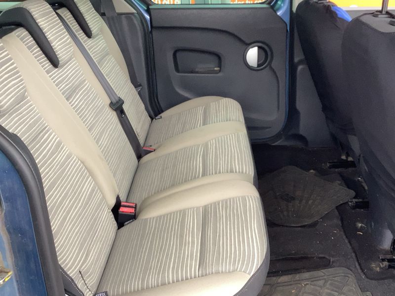 Renault Kangoo 1.5 dCi Happy Family — zdjęcie 14