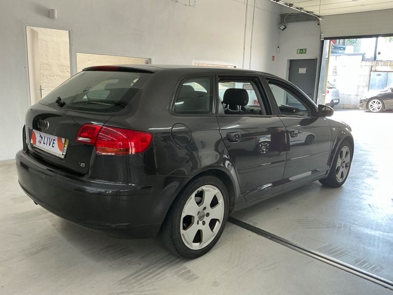 Audi A3 Sportback 1.6 FSI Ambition — zdjęcie 2