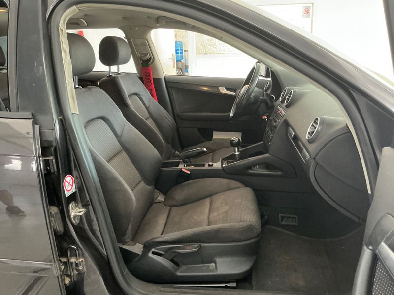 Audi A3 Sportback 1.6 FSI Ambition — zdjęcie 3