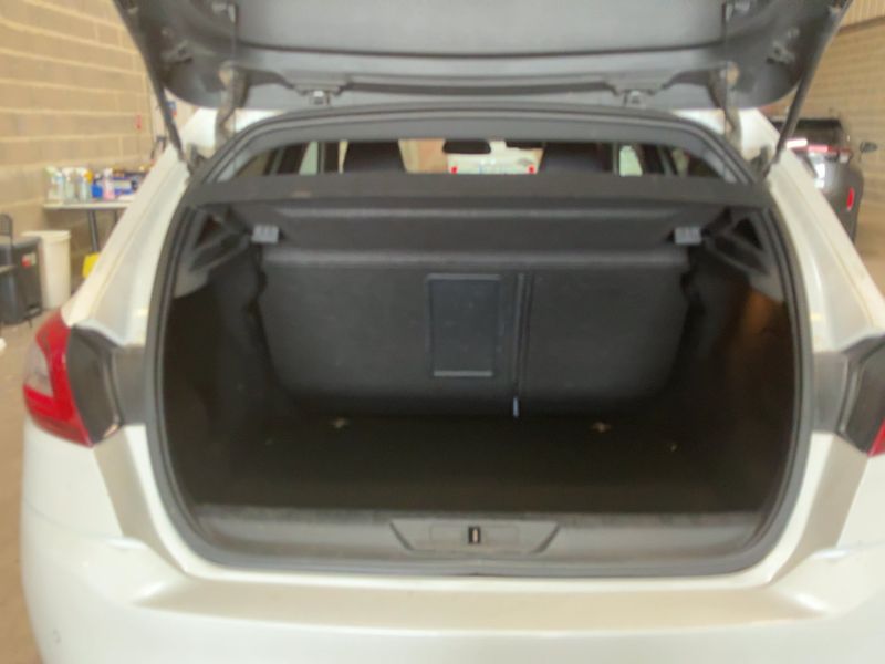 Peugeot 308 2.0 Blue-HDi GT Line 2015 – снимка 15