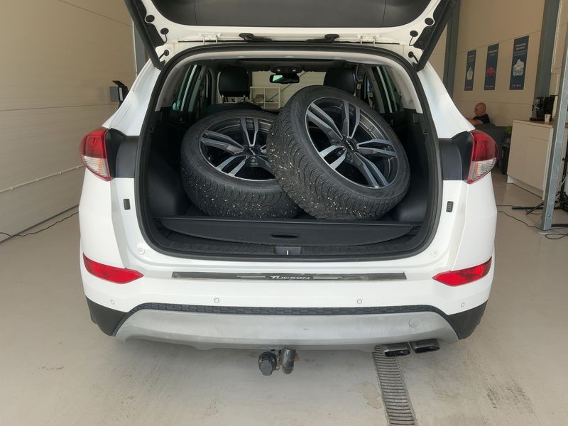 Hyundai Tucson 1.6 TGDI Platin 4WD 2017 – снимка 16