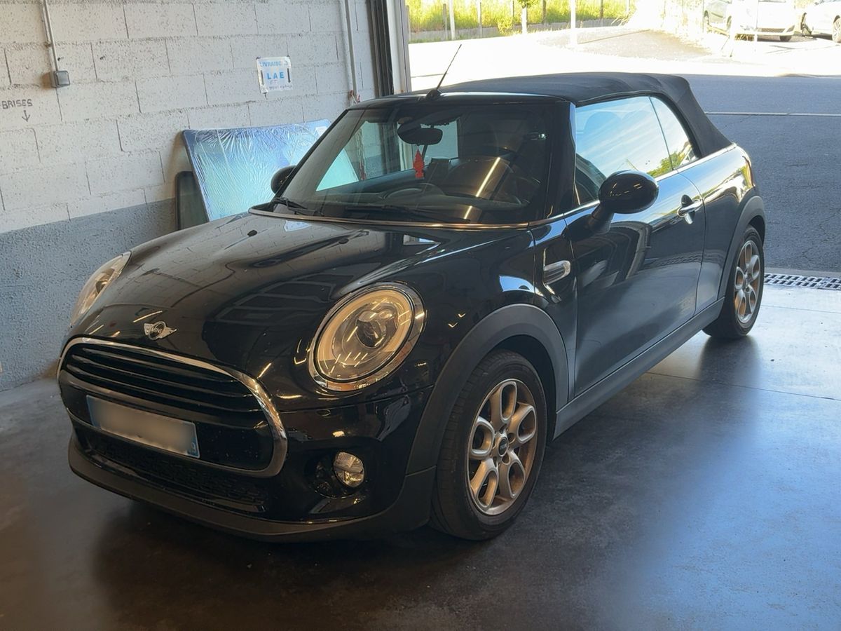 MINI Cabrio 2018 — photo 1