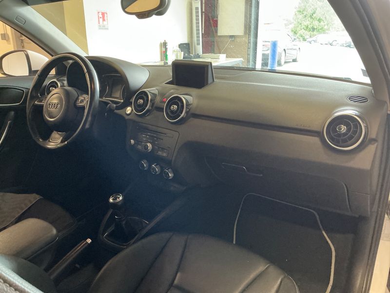 Audi A1 1.6 TDI Ambition Luxe 2013 – снимка 17