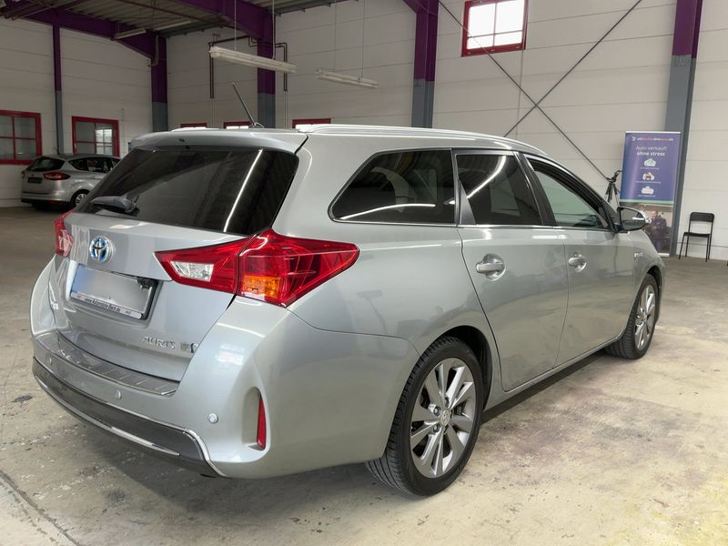 Toyota Auris Touring Sports 1.8 Hybrid Edition — zdjęcie 6