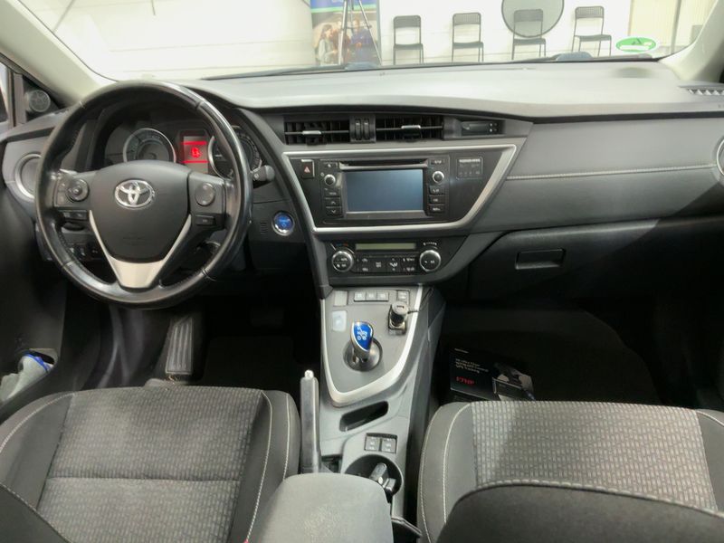 Toyota Auris Touring Sports 1.8 Hybrid Edition — zdjęcie 12