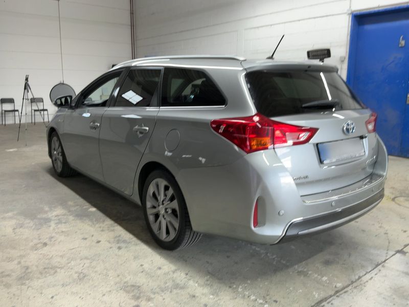 Toyota Auris Touring Sports 1.8 Hybrid Edition — zdjęcie 3