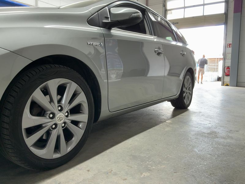 Toyota Auris Touring Sports 1.8 Hybrid Edition — zdjęcie 2