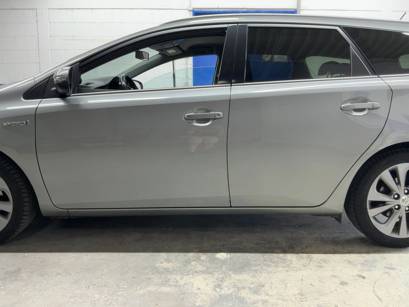 Toyota Auris Touring Sports 1.8 Hybrid Edition — zdjęcie 4