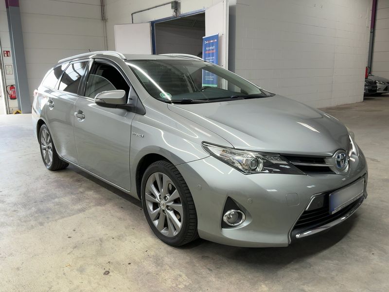 Toyota Auris Touring Sports 1.8 Hybrid Edition — zdjęcie 8