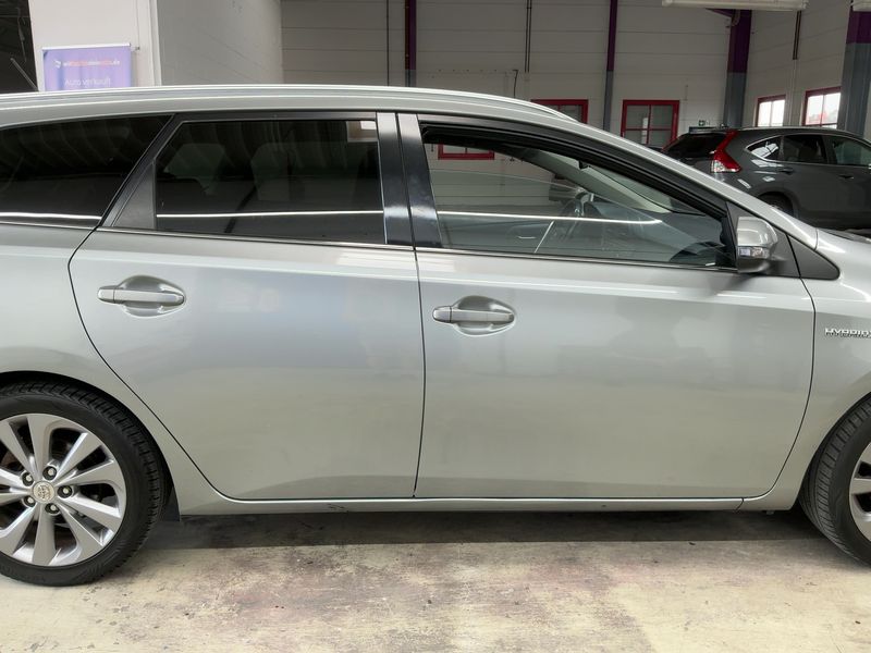 Toyota Auris Touring Sports 1.8 Hybrid Edition — zdjęcie 7