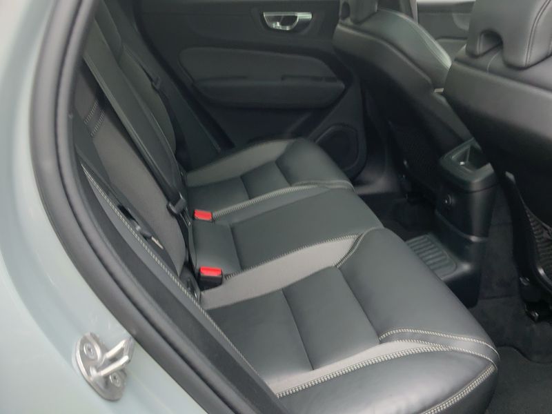 Volvo XC60 2.0 T8 Recharge Plug-in Hybrid Plus Dark AWD — zdjęcie 14