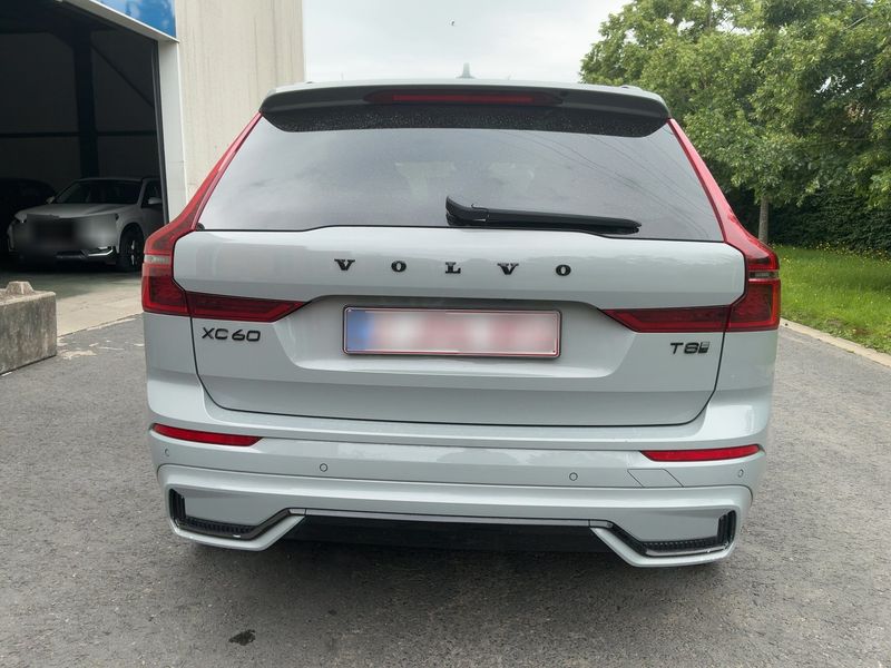 Volvo XC60 2.0 T8 Recharge Plug-in Hybrid Plus Dark AWD — zdjęcie 5