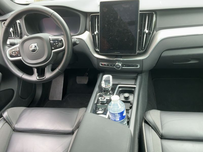 Volvo XC60 2.0 T8 Recharge Plug-in Hybrid Plus Dark AWD — zdjęcie 12