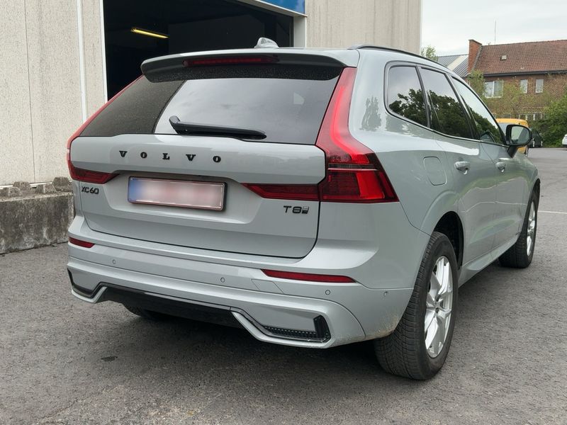 Volvo XC60 2.0 T8 Recharge Plug-in Hybrid Plus Dark AWD — zdjęcie 6