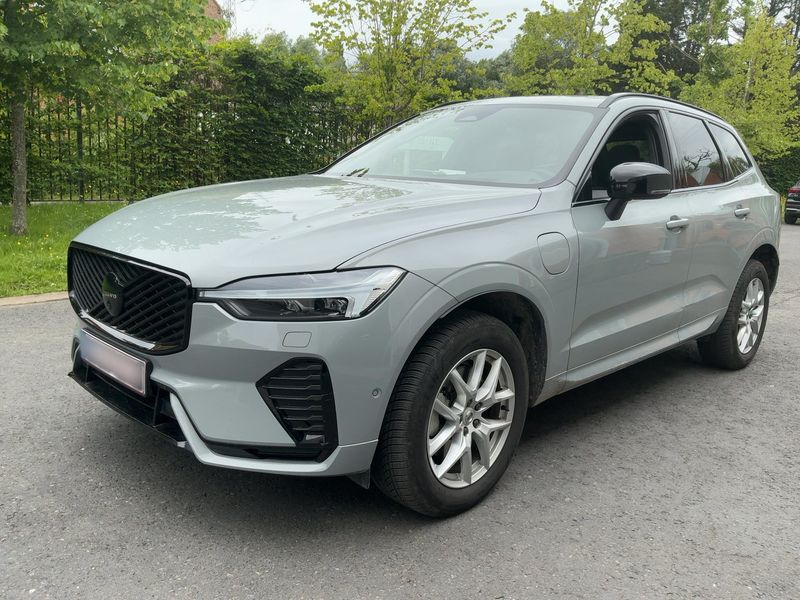 Volvo XC60 2.0 T8 Recharge Plug-in Hybrid Plus Dark AWD — zdjęcie 1