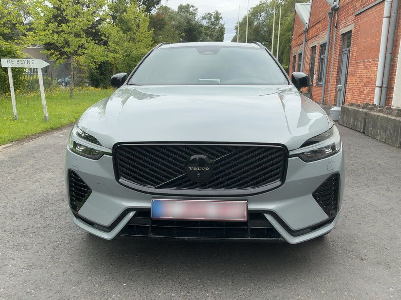 Volvo XC60 2.0 T8 Recharge Plug-in Hybrid Plus Dark AWD — zdjęcie 9