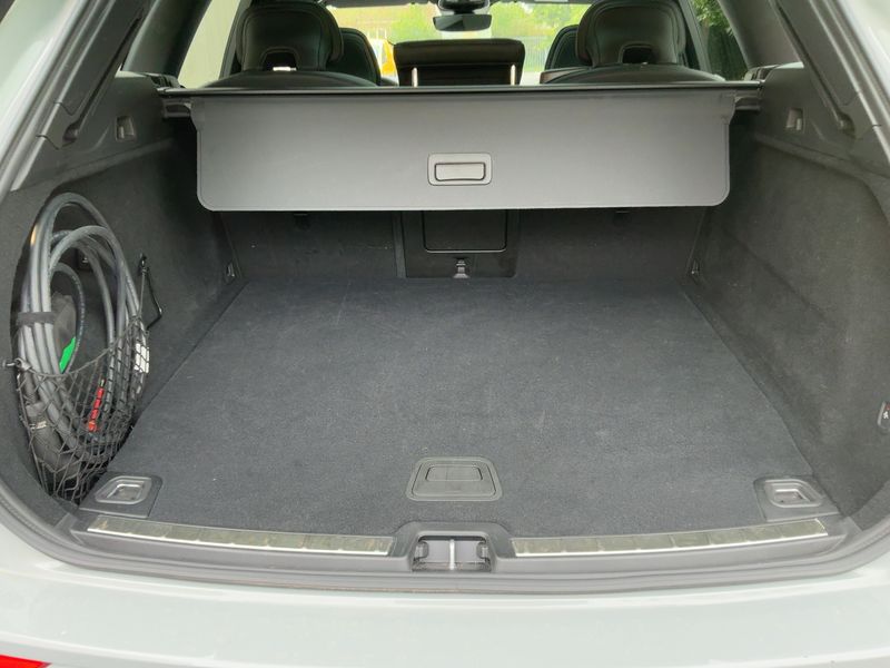 Volvo XC60 2.0 T8 Recharge Plug-in Hybrid Plus Dark AWD — zdjęcie 10
