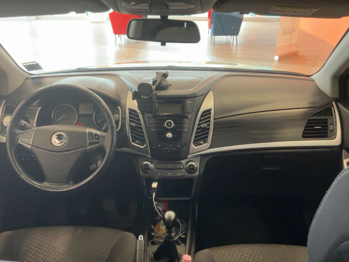 Ssangyong Korando 2015 — photo 18