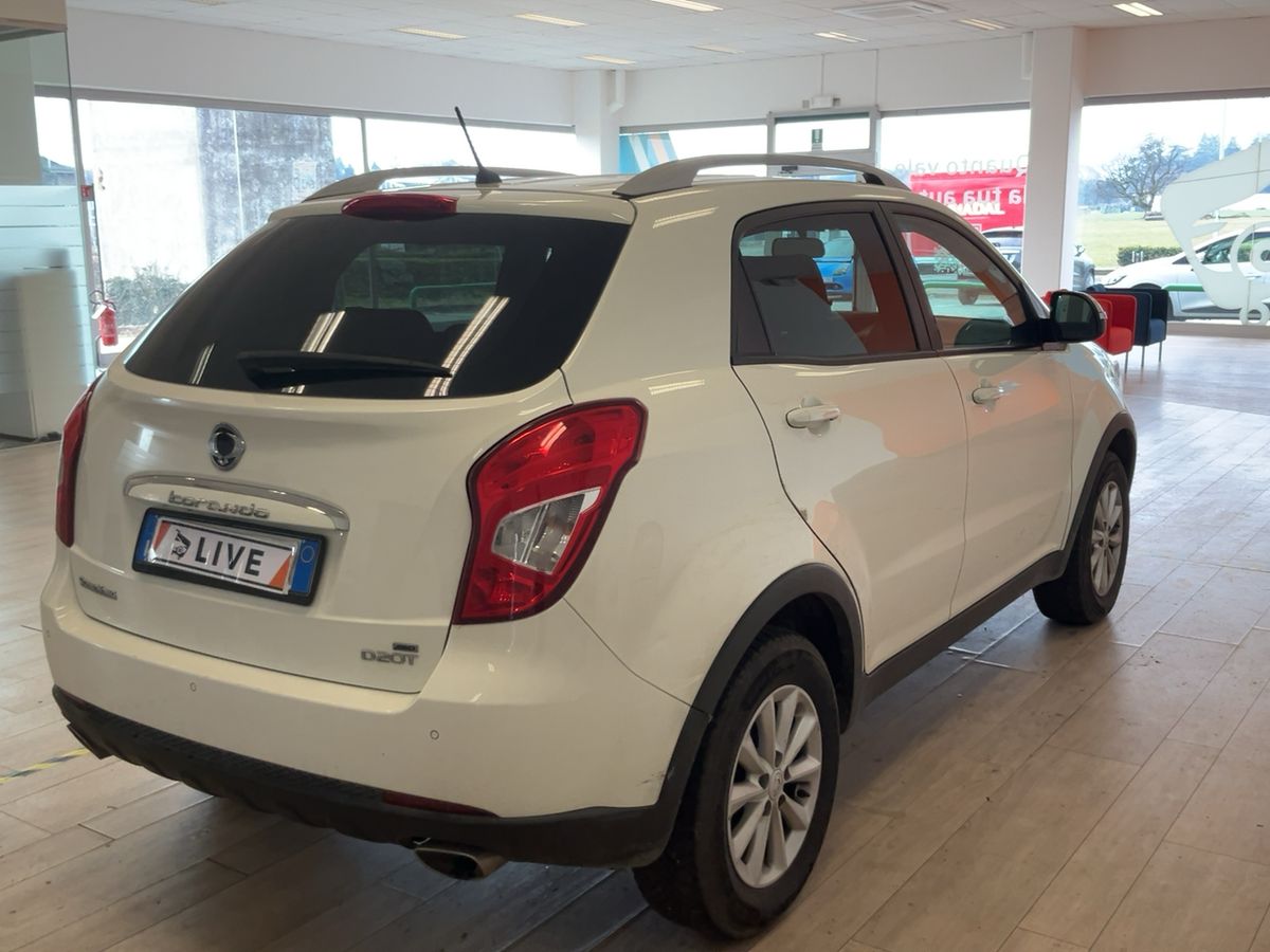 Ssangyong Korando 2015 — photo 9