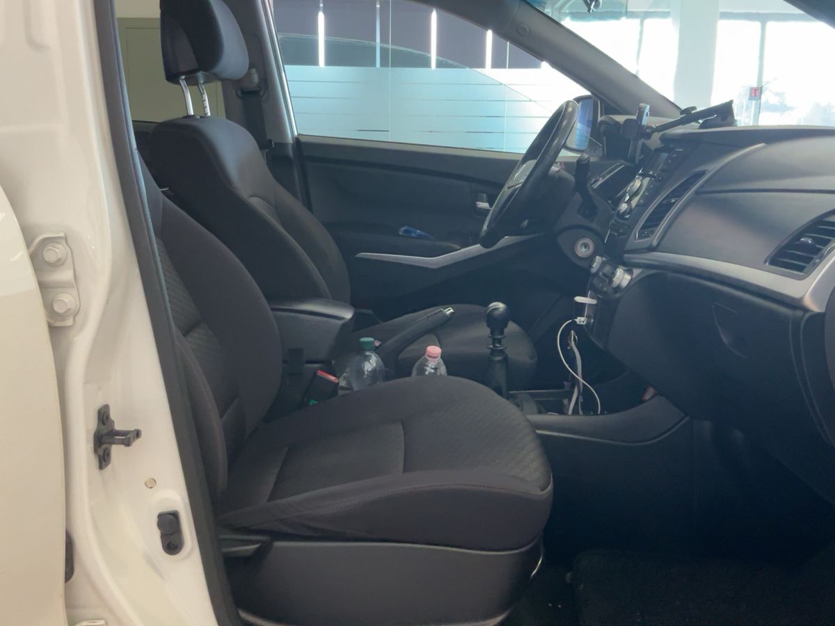 Ssangyong Korando 2015 — photo 17