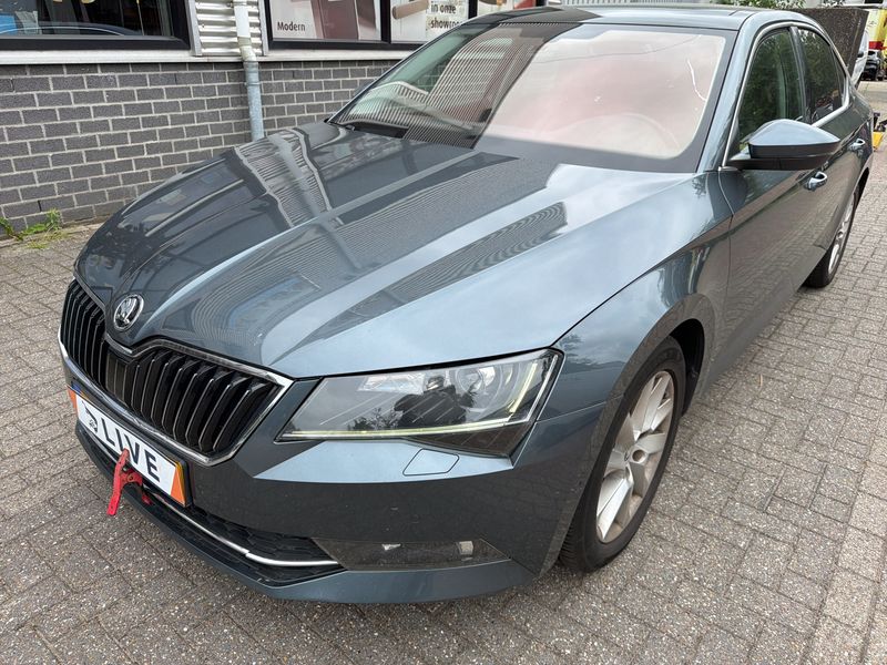 Skoda Superb 1.6 TDI Style — zdjęcie 2