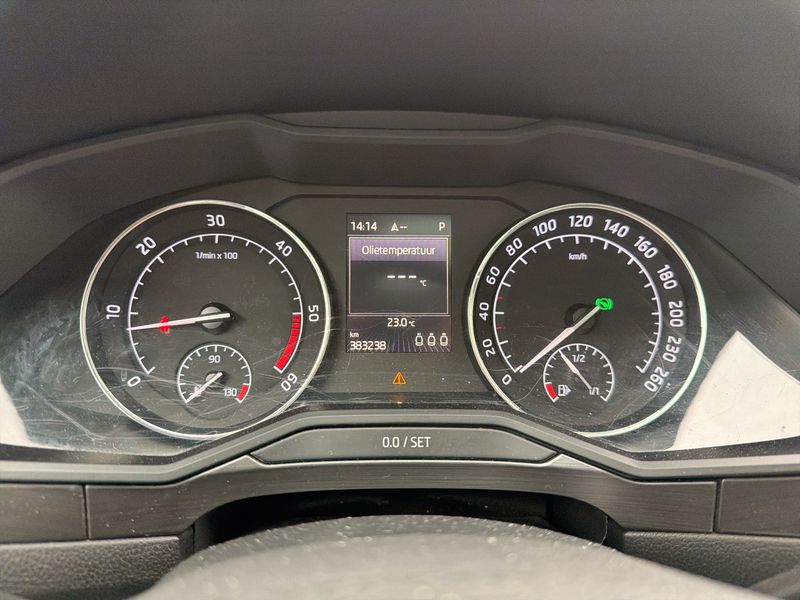 Skoda Superb 1.6 TDI Style — zdjęcie 12