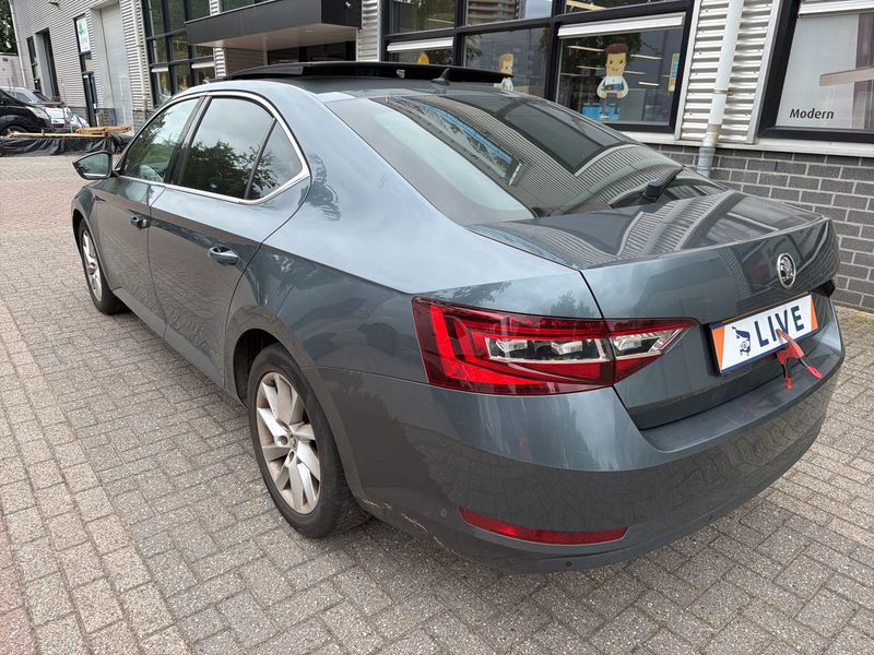 Skoda Superb 1.6 TDI Style — zdjęcie 3