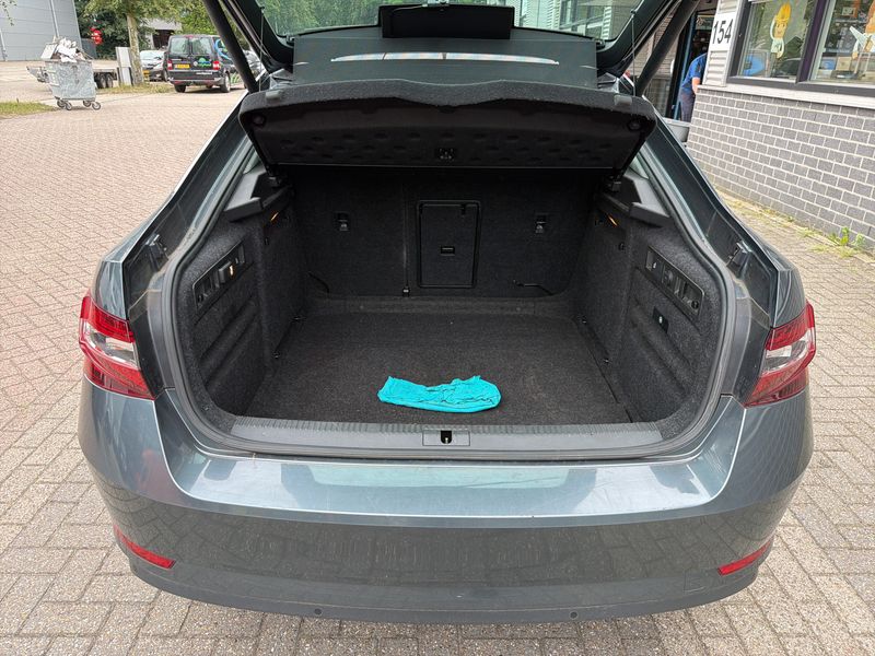 Skoda Superb 1.6 TDI Style — zdjęcie 9