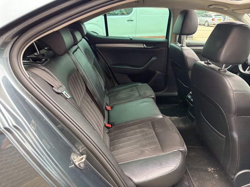 Skoda Superb 1.6 TDI Style — zdjęcie 14