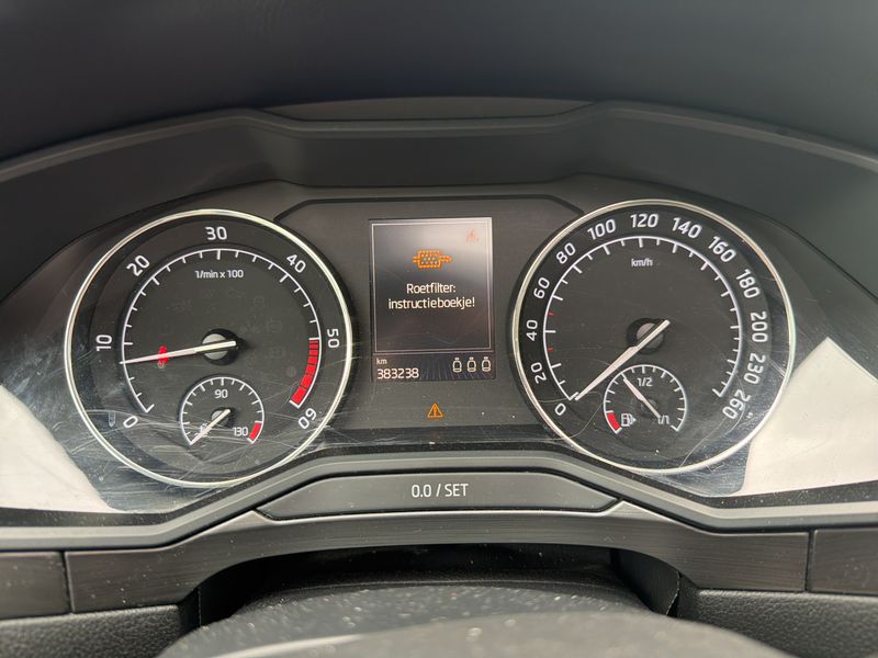 Skoda Superb 1.6 TDI Style — zdjęcie 17