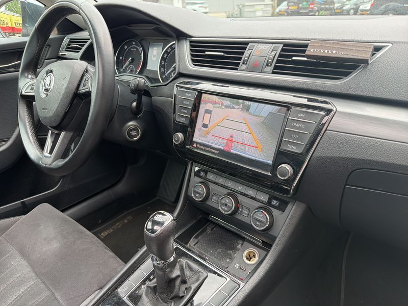 Skoda Superb 1.6 TDI Style — zdjęcie 16