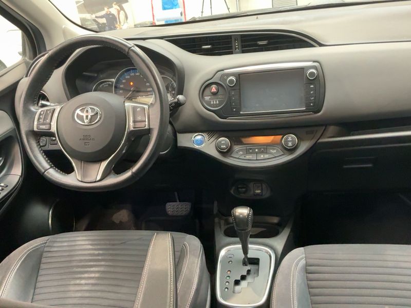 Toyota Yaris 1.5 Hybrid Club 2014 – снимка 17