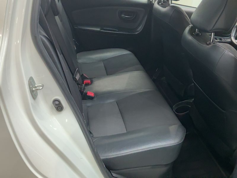 Toyota Yaris 1.5 Hybrid Club 2014 – снимка 19